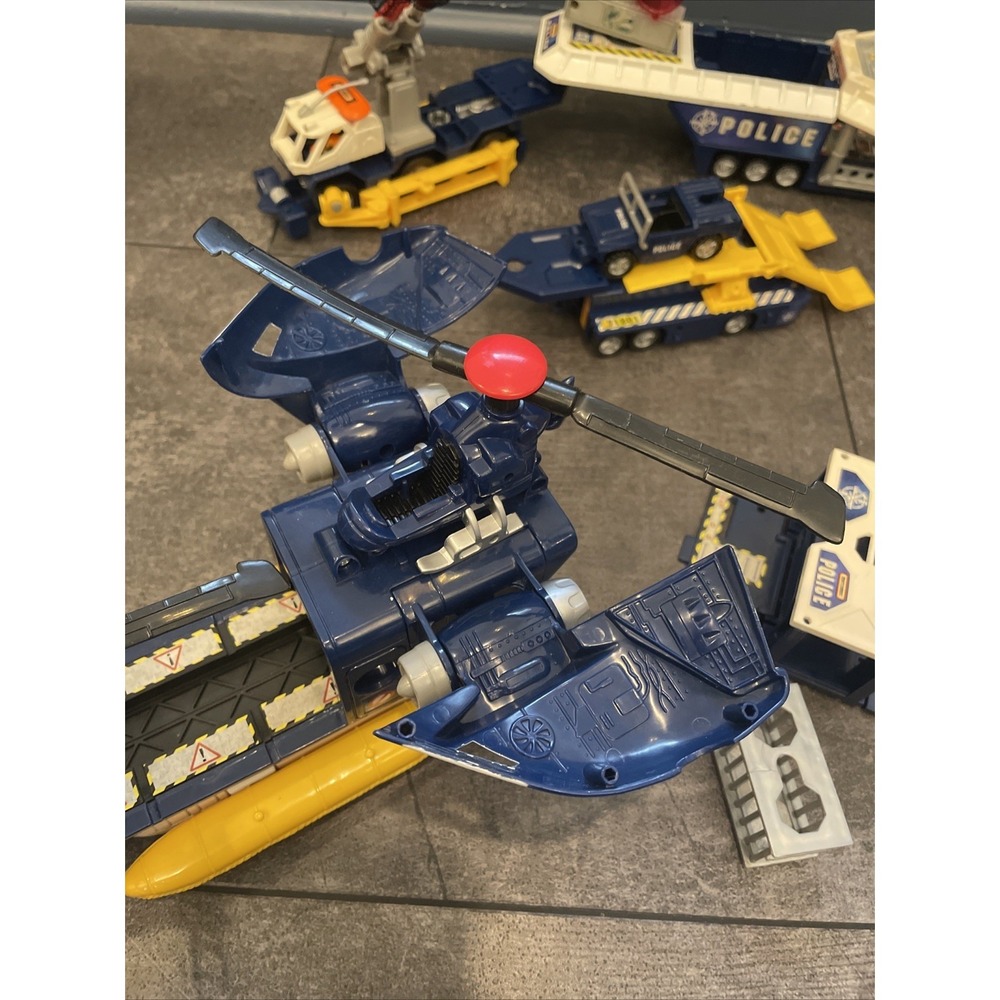 1998 Matchbox Mega Rig Police Command Center - Incomplete - Picture 7 of 12